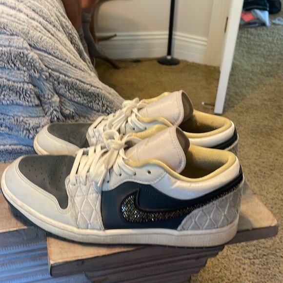 Air Jordan Men’s Black 1 Low ‘Beaded Swoosh’ - Picture 3 of 4